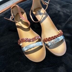 Lucky Brand Tan and Silver Sandals